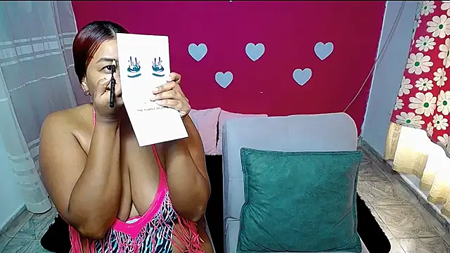 Snapshot of violeta_rous chatting on 05/19/26, 02:57 violeta rous online show from 05/19/26, 02:57