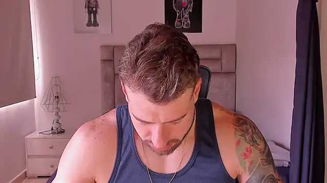 Snapshot of paul_rogerr chatting on 12/14/25, 06:57 paul rogerr online show from 12/14/25, 06:57