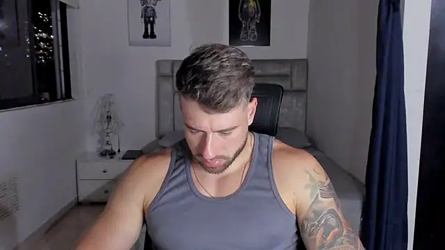 Snapshot of paul_rogerr chatting on 09/20/25, 01:32 paul rogerr online show from 09/20/25, 01:32