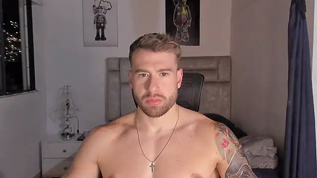 Snapshot of paul_rogerr chatting on 10/15/25, 02:32 paul rogerr online show from 10/15/25, 02:32