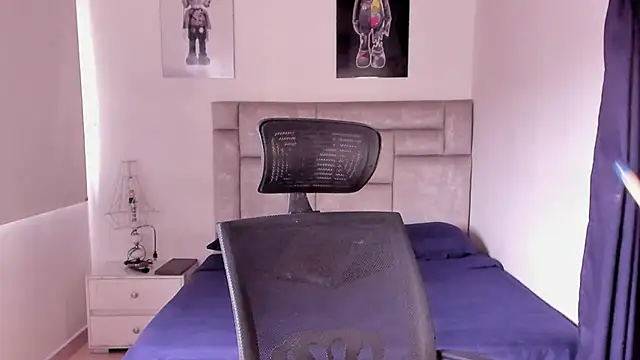 Snapshot of paul_rogerr chatting on 10/17/25, 01:02 paul rogerr online show from 10/17/25, 01:02