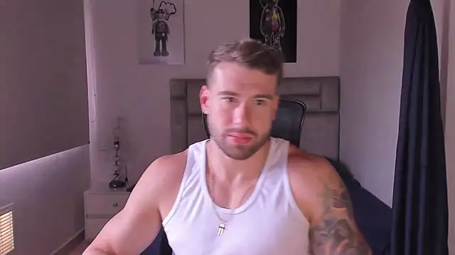 Snapshot of paul_rogerr chatting on 10/01/25, 06:23 paul rogerr online show from 10/01/25, 06:23