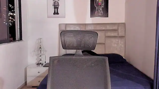 Snapshot of paul_rogerr chatting on 10/28/25, 02:23 paul rogerr online show from 10/28/25, 02:23