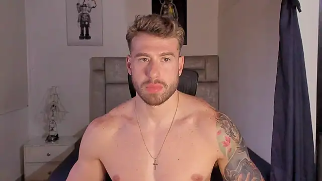 Snapshot of paul_rogerr chatting on 11/18/25, 10:24 paul rogerr online show from 11/18/25, 10:24