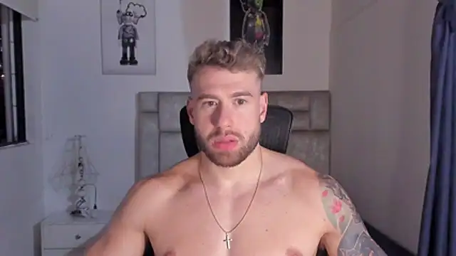 Snapshot of paul_rogerr chatting on 10/31/25, 06:43 paul rogerr online show from 10/31/25, 06:43