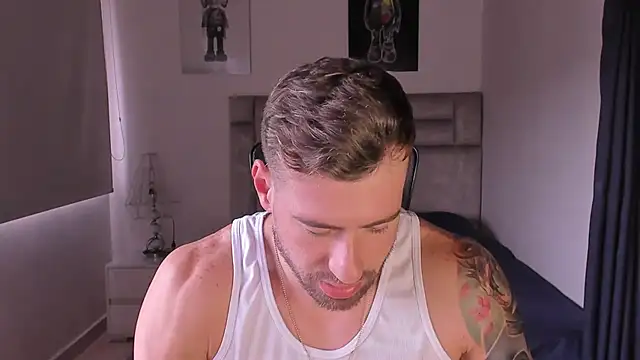 Snapshot of paul_rogerr chatting on 10/19/25, 01:58 paul rogerr online show from 10/19/25, 01:58