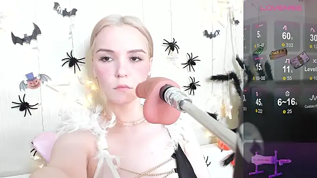 Kaya Devis online show from 10/28/25, 04:24