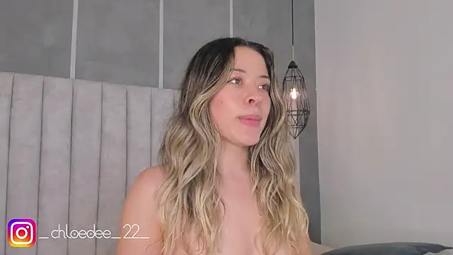Snapshot of chloe_d chatting on 02/11/25, 06:01 chloe d online show from 02/11/25, 06:01