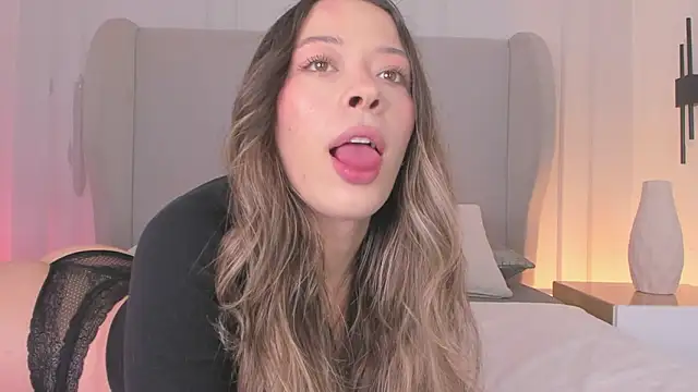 chloe d online show from 11/21/25, 11:42