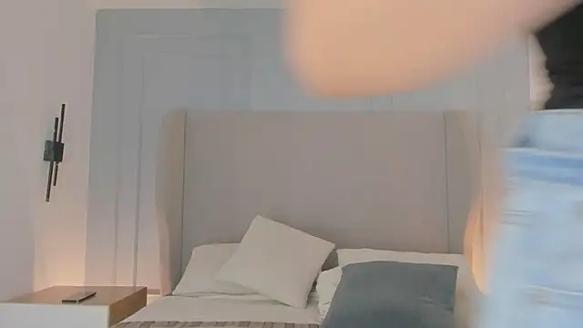 chloe d online show from 04/23/26, 12:00