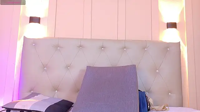 Snapshot of sofiaa_ebony chatting on 03/14/26, 01:17 sofiaa ebony online show from 03/14/26, 01:17