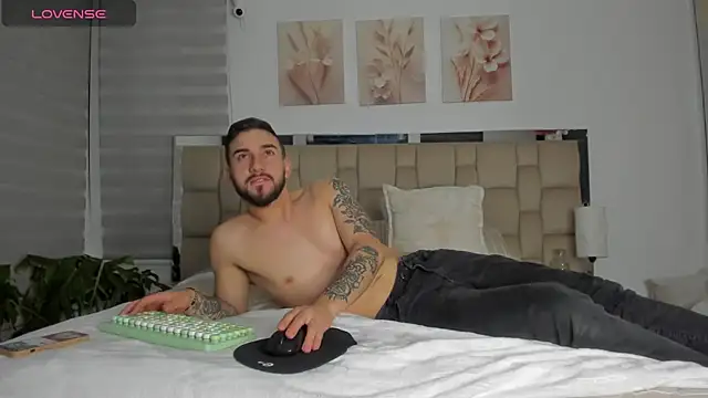 Vanessa and liam online show from 12/21/25, 06:26