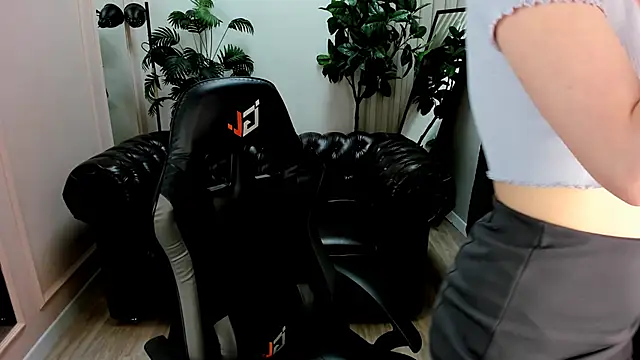 Mira  Blush online show from 03/12/25, 06:32