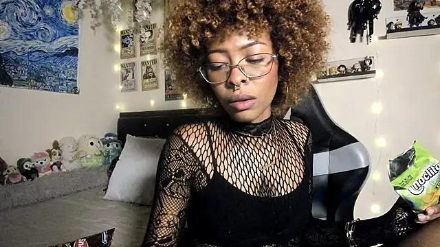 Cristal Jonasxh online show from 10/13/25, 04:36