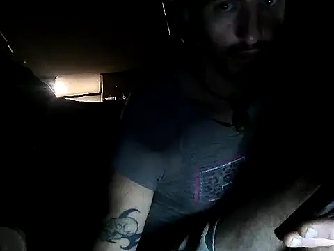 Snapshot of Bi_curious86 chatting on 09/26/25, 05:47 Bi curious86 online show from 09/26/25, 05:47