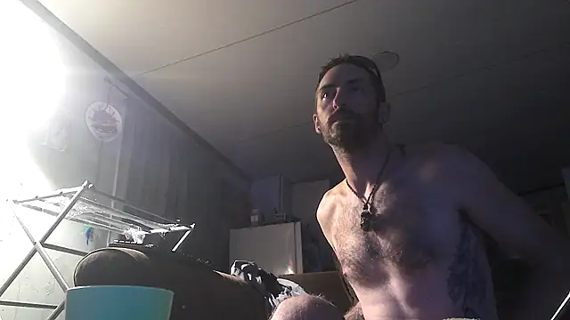 Snapshot of Bi_curious86 chatting on 10/18/25, 03:19 Bi curious86 online show from 10/18/25, 03:19