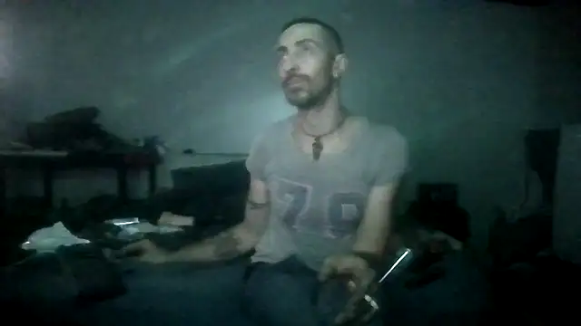 Snapshot of Bi_curious86 chatting on 09/28/25, 01:23 Bi curious86 online show from 09/28/25, 01:23