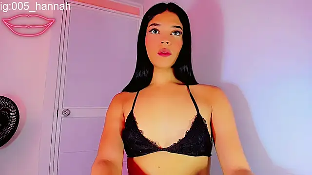 Hannahsmit online show from 10/19/25, 09:06