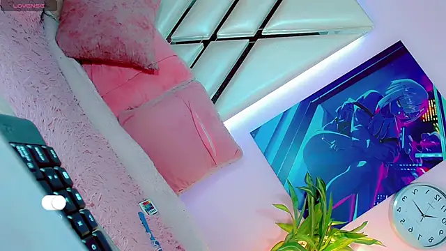 Hannahsmit online show from 01/24/25, 01:35