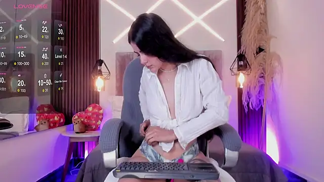 Snapshot of dasha-rodrigues chatting on 06/07/26, 01:27 dasha-rodrigues online show from 06/07/26, 01:27