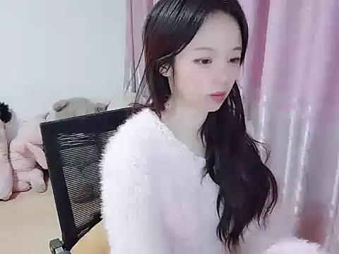 wwcc123 online show from 12/17/25, 02:49