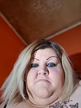 ducicsajsziii online show from 04/08/26, 10:50