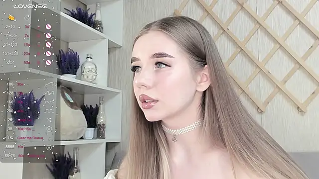 Snapshot of AutoBaby chatting on 10/28/25, 12:26 AutoBaby online show from 10/28/25, 12:26