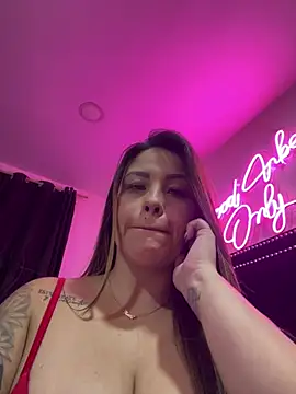 Snapshot of sexyyykloee chatting on 07/17/26, 04:32 sexyyykloee online show from 07/17/26, 04:32
