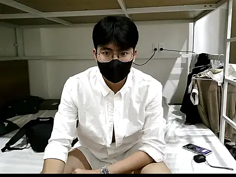 Gwencloudy online show from 12/19/25, 03:03