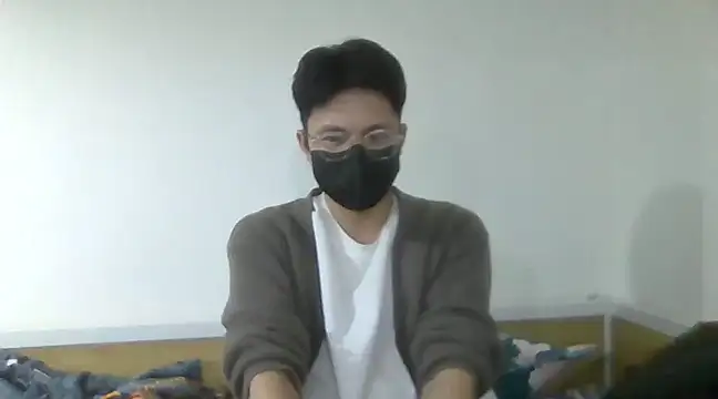 Snapshot of Gwencloudy chatting on 01/01/25, 01:27 Gwencloudy online show from 01/01/25, 01:27