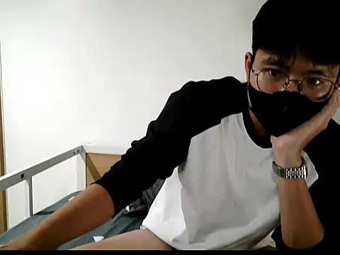 Gwencloudy online show from 10/24/25, 03:44