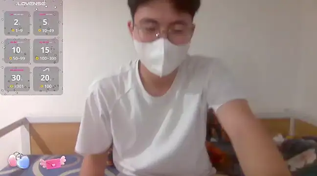 Snapshot of Gwencloudy chatting on 03/05/25, 03:18 Gwencloudy online show from 03/05/25, 03:18