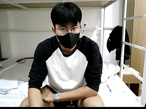 Gwencloudy online show from 10/26/25, 03:18