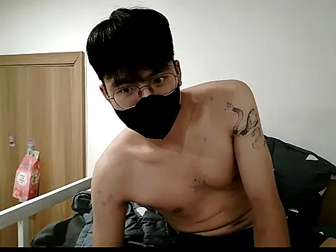 Gwencloudy online show from 11/19/25, 02:28