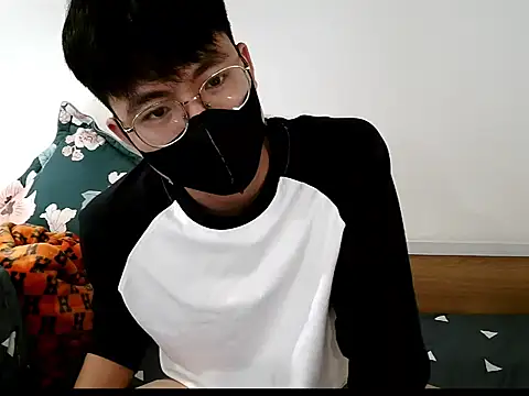 Snapshot of Gwencloudy chatting on 10/04/25, 02:35 Gwencloudy online show from 10/04/25, 02:35