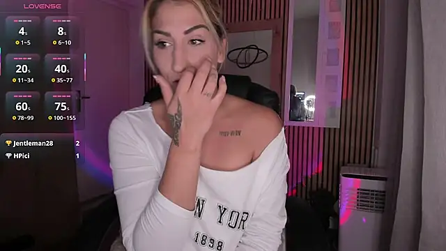 sofiah  online show from 11/21/25, 06:51