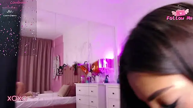 LaraKent online show from 10/30/25, 06:34