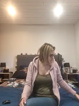 Snapshot of Madame_Callie chatting on 05/17/26, 05:46 Madame Callie online show from 05/17/26, 05:46