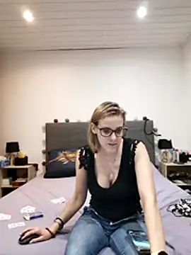 Snapshot of Madame_Callie chatting on 06/15/26, 08:08 Madame Callie online show from 06/15/26, 08:08