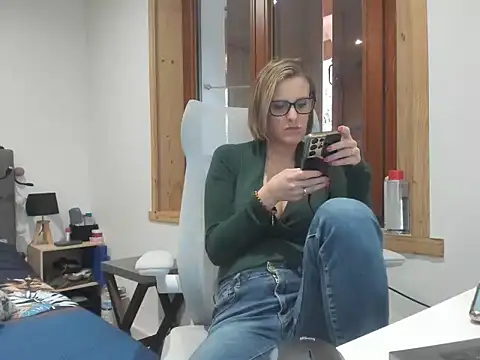 Snapshot of Madame_Callie chatting on 03/11/26, 01:38 Madame Callie online show from 03/11/26, 01:38