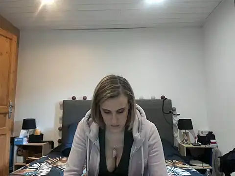 Snapshot of Madame_Callie chatting on 04/19/26, 01:01 Madame Callie online show from 04/19/26, 01:01