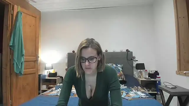 Snapshot of Madame_Callie chatting on 04/21/26, 07:20 Madame Callie online show from 04/21/26, 07:20