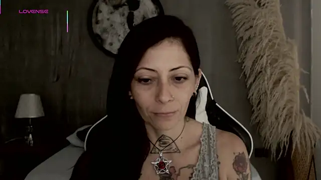 Snapshot of dark_gotica chatting on 10/11/25, 12:28 dark gotica online show from 10/11/25, 12:28
