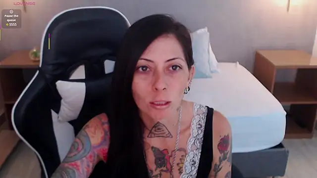 dark gotica online show from 12/22/25, 12:27