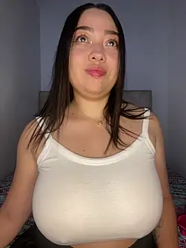 MissPerlaa online show from 12/28/24, 08:36