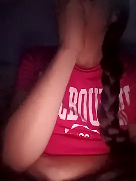 Snapshot of bruna_safadinhaa chatting on 10/30/25, 05:43 bruna safadinhaa online show from 10/30/25, 05:43