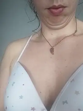 Snapshot of bruna_safadinhaa chatting on 03/18/25, 04:06 bruna safadinhaa online show from 03/18/25, 04:06