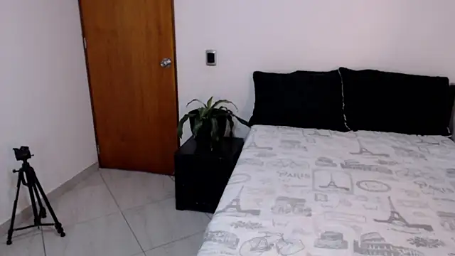Snapshot of amara_lincont chatting on 10/01/25, 09:40 amara lincont online show from 10/01/25, 09:40