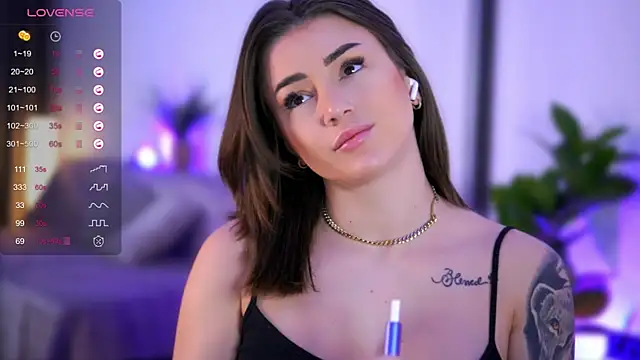 AishaCarter online show from 11/17/25, 08:02