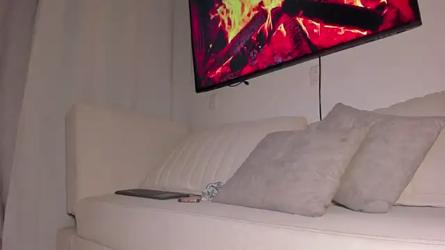 HannahDavis  online show from 04/12/26, 10:29